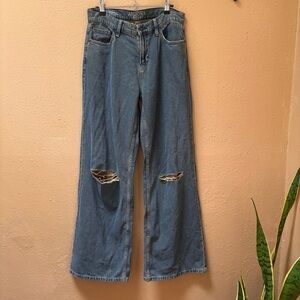 Arizona Jean Company Women's Distressed low-rise baggyJean- Blue